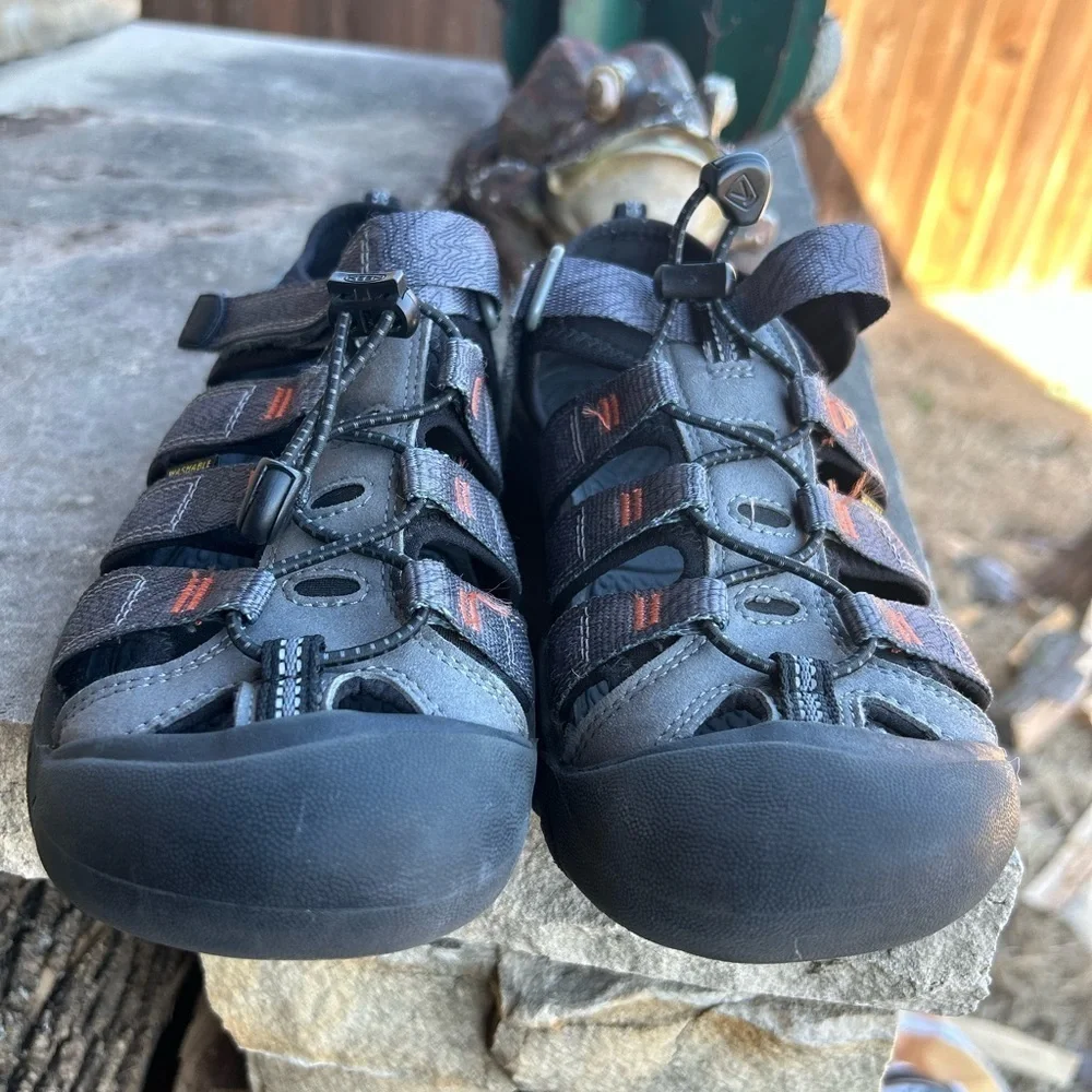 KEEN Newport H2 hiking‎ kids charcoal sandals Sz-5. M
